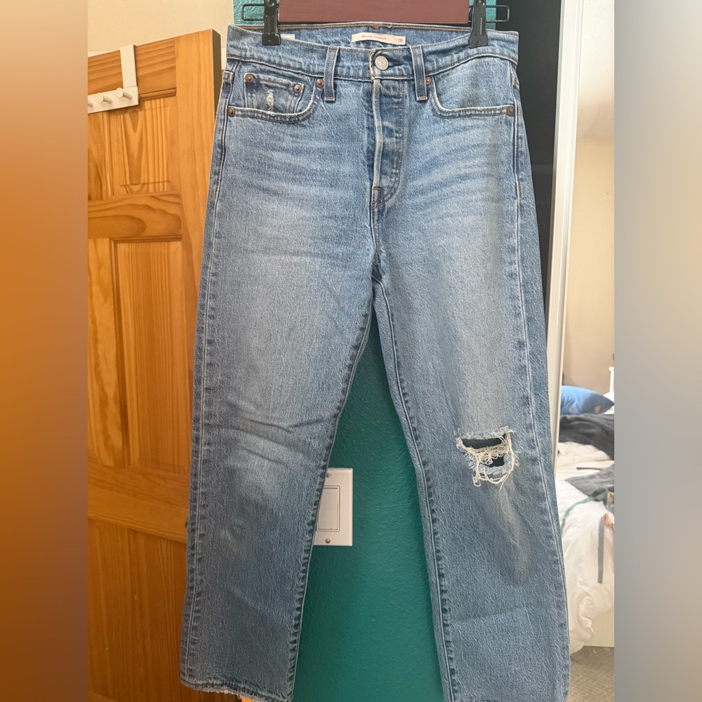 Levi’s Wedgie Straight Distressed Jean - 26